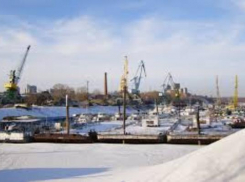 В порту Таганрога обеспечили ледокольную проводку 25 судов