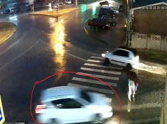 В Таганроге джип сбил двух девушек и скрылся с места аварии
