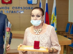 В преддверие Дня города таганрожцам по традиции вручили Чеховские премии