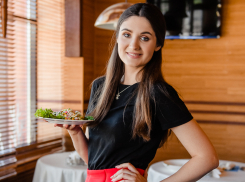 Волшебный кубик в крабовом салате от Елены Братишко покорил жюри конкурса "Мисс Блокнот" на кулинаром шоу