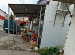 Позорная «достопримечательность»: автохлам встречает на въезде в Таганрог