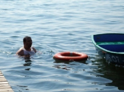 Житель украинского Мариуполя приплыл в Таганрогский залив на надувном круге