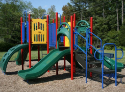 Опять нас дурят чиновники, уверен житель, предлагая ознакомиться с   документами  в защиту детских площадок