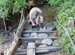 Волонтеры Таганрога отремонтировали спуск к Богудонии