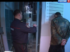 В следственный изолятор Таганрога доставили двух диверсантов из Украины