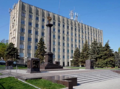 «Разруха и грязь!»: таганрожцы интересуются, когда улицы будут убирать не только у администрации