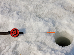 Таганрожцам назвали пять грубых ошибок во время зимней рыбалки