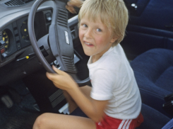 Спасите ребёнка! Таганрожцев призвали обращать внимание на малышей, закрытых в автомобилях