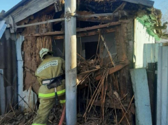 В Таганроге загорелась хозяйственная постройка
