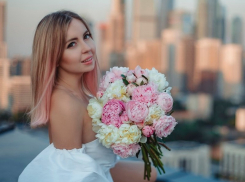 Переедает и воюет с хейтерами: как сейчас живёт печально известная блогер из Таганрога