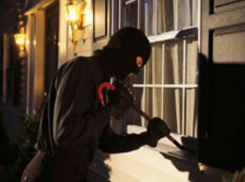 Таганрожец вынес из офиса агентства недвижимости сейф