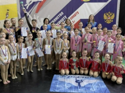 «Крылья» Таганрога покорили пьедестал: триумф на городском первенстве по чир-спорту