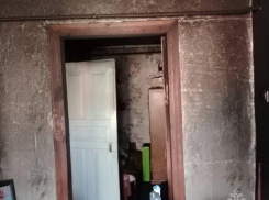 Под Таганрогом пожарные спасли супругов из горящего дома