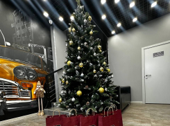 Генеральный директор ТК «Люкскар» Дмитрий Исаев поздравил читателей «Блокнота» с Новым годом