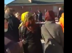 Таганрожцы не послушались митрополита и устремились в храм, не смотря на запреты из-за коронавируса