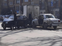 «Газель», «Девятка» и «Волга»: тройное ДТП произошло в Таганроге 