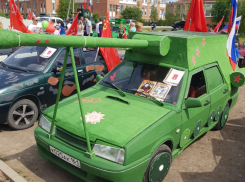 Парад автомобилей в Таганроге  продолжается (фоторепортаж)