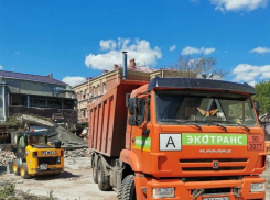 На месте взрыва в Таганроге продолжается разбор завалов
