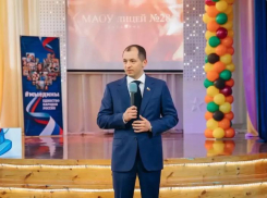 Депутат Законодательного собрания Артём Величко поздравил школьников и студентов с 1 сентября