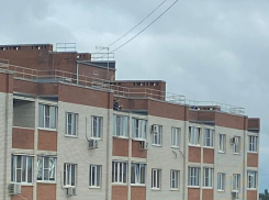 В Таганроге подростки взломали замки чердака и гуляли по крыше