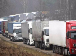 В Троицкое и Покровское не пускают грузовики