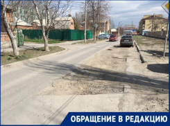 «Идти километр или лезть через забор школы» - как попасть детям на площадку в Таганроге