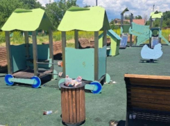 Там дети ноги могут поломать: ещё одна опасная игровая площадка найдена в Таганроге