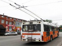 В Таганроге троллейбус чуть не сбил ребенка