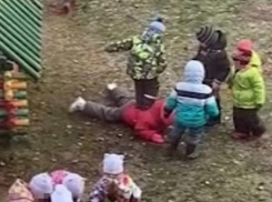 Малыши детсада подрались в Ярославле, родители перессорились в Таганроге