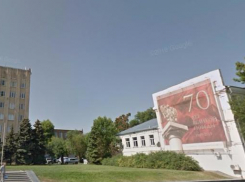 В Таганроге демонтируют панно на центральной улице