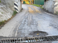 Отремонтируют, когда будут деньги: комментарий о ситуации с дорогой у «Черного моста» 