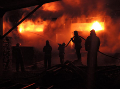 В Таганроге произошел пожар в производственном цехе