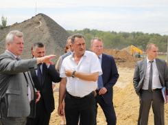 Губернатор потребовал привезти больше рабочих на строительство музея под Таганрогом