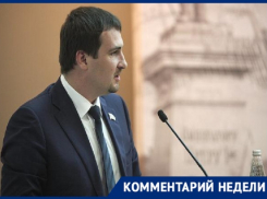 Тетенек  со швабрами  и дядек с молотками решили отгородить от  культуры Таганрога