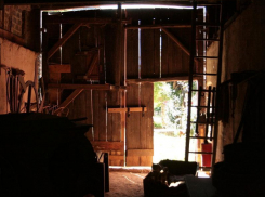 Восемь тонн удобрений и электромельницу украли в колхозе под Таганрогом