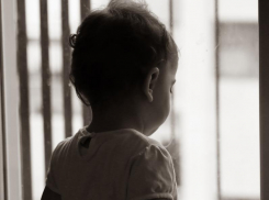 В Таганроге малыши 2-х и 3-х лет погибли, выпав из окна