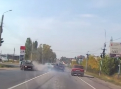 Под Таганрогом «Приора» на встречке «влетела» в «семерку»