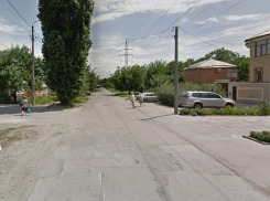 Коллектор починили - таганрожцы вновь могут ездить по переулку 14-й Артиллерийский