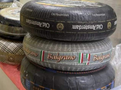 Таганрогские силовики уничтожили нелегальное молоко и мясо