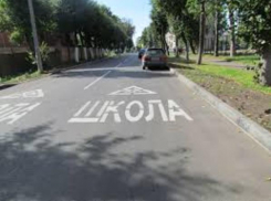 Активисты Народного фронта проверили на качество пешеходные зоны у школ Таганрога