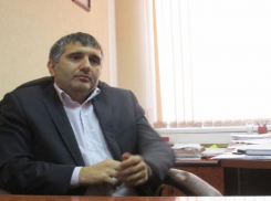 Экс-начальник управления ЖКХ Таганрога переехал в наручниках в СИЗО на Б. Садовой