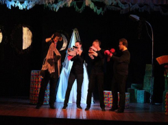 Таганрогский молодёжный камерный театр показал благотворительный спектакль 