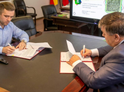 Очередное соглашение подписал Михаил Солоницин - в этот раз с айтишниками