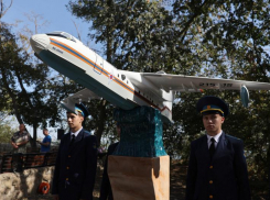 В Таганроге был открыт памятник самолету-амфибии Бе-200