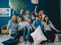 Многодетные семьи из Таганрога и Ростовской области получили единовременные выплаты в 300 тыс. рублей