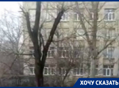 В Таганроге подъезд к школе №30- непролазное грязное болото