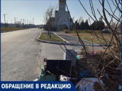 В Таганроге в последний путь людей везут сквозь мусорные залежи