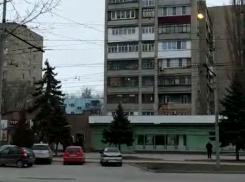 Таганрогские фонари освещают улицы даже днем