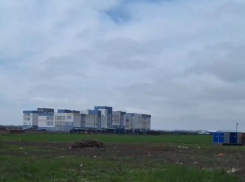 Школа есть — дороги нет: таганрожцы возмущены отсутствием нормальной дороги на улице Галицкого