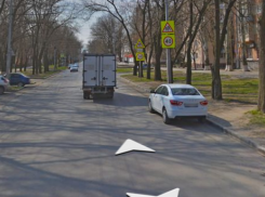 В Таганроге средь бела дня пожилой водитель сбил пешехода 